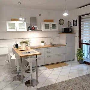verificați disponibilitatea